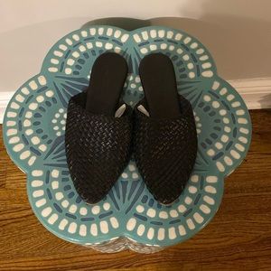 Universal Thread Black Woven Slides